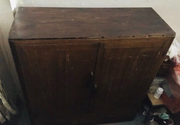 ตู้ไม้สัก กว้าง106ซม. หนา40ซม. สูง114ซม. ด้านบนเป็นส่วนตู้ ด้านล่างมีลิ้นชักยาว รูปที่ 7