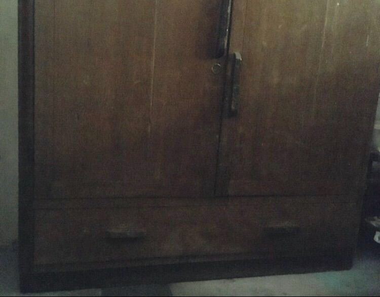 ตู้ไม้สัก กว้าง106ซม. หนา40ซม. สูง114ซม. ด้านบนเป็นส่วนตู้ ด้านล่างมีลิ้นชักยาว รูปที่ 14