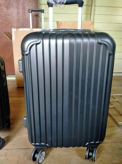 กระเป๋าเดินทางสีดำ รูปที่ 4