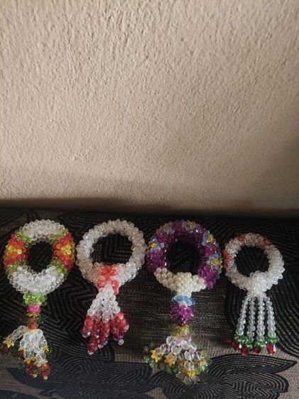 พวงมาลัยลูกปัดใส