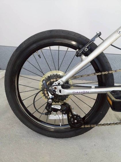 ส่งต่อ จักรยานพับ Dahon horize มือสอง ปี2016-2017 รุ่นหายาก
สภาพดีสุดๆ สีเทาสภาพงาม มือเดียว เดิมๆ 
ล้อ20"เฟรมอลูมิเนียม 

ใช้งานน้อย นัดรับ รูปที่ 13