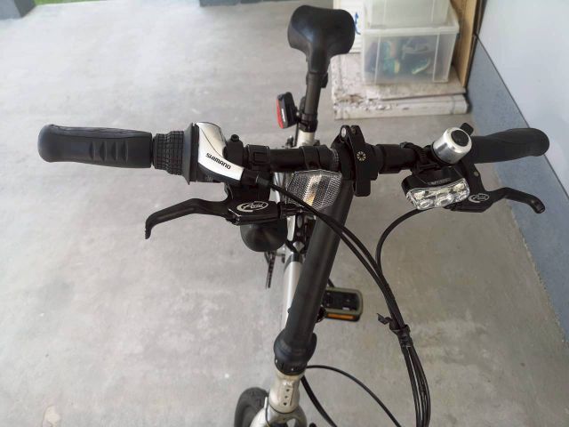 ส่งต่อ จักรยานพับ Dahon horize มือสอง ปี2016-2017 รุ่นหายาก
สภาพดีสุดๆ สีเทาสภาพงาม มือเดียว เดิมๆ 
ล้อ20"เฟรมอลูมิเนียม 

ใช้งานน้อย นัดรับ รูปที่ 9