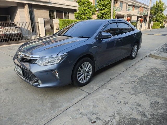 Toyota Camry 2016 2.5 HV Premium Sedan ไฮบริด เทา รูปที่ 2