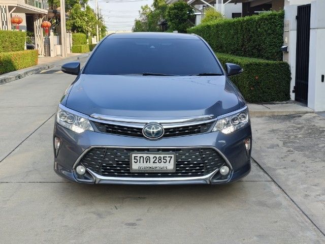 รถ Toyota Camry 2.5 HV Premium สี เทา