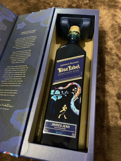 ขวดเหล้าสะสมตั้งโชว์