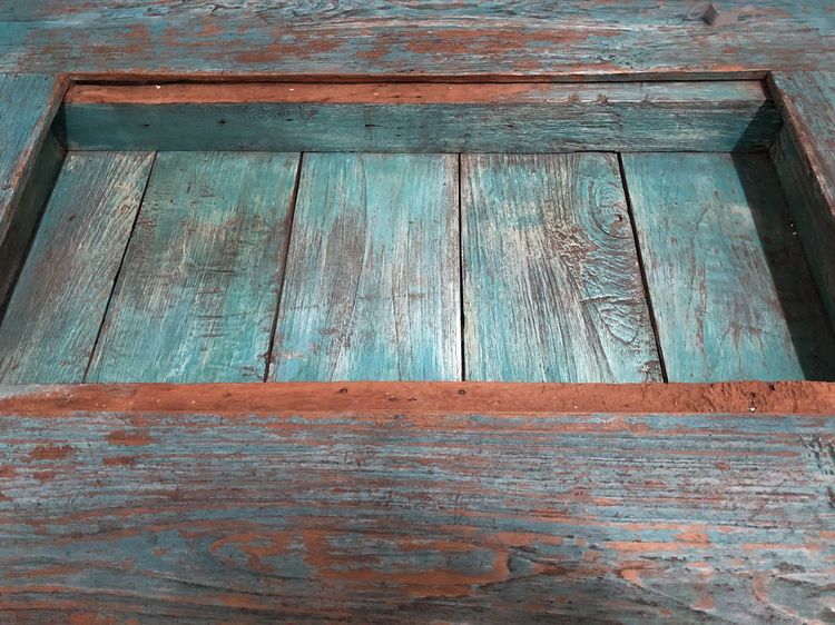 โต๊ะไม้สัก สูง70ซม. เจาะช่องกระจกโชว์ของได้ โต๊ะงานดีไซน์ ทำสีย้อมเสี้ยน ขัดมัน รูปที่ 6