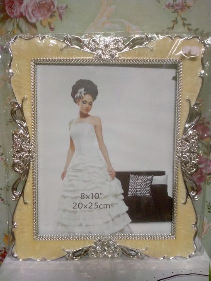 กรอบรูปโลหะ