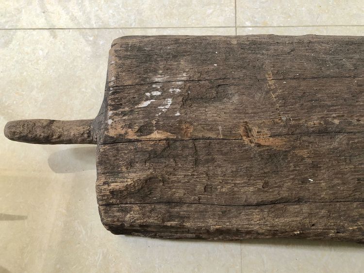 รางข้าวหมูไม้สักเก่า ไม้เนื้อแน่นหนาและหนัก รูปที่ 7