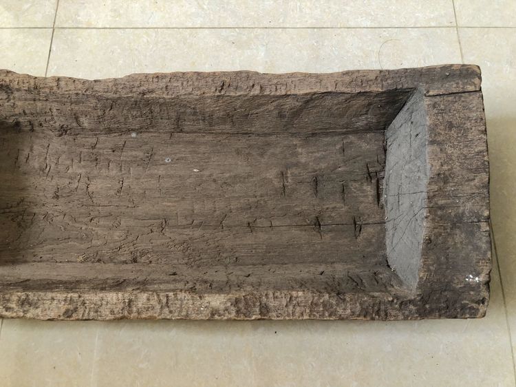 รางข้าวหมูไม้สักเก่า ไม้เนื้อแน่นหนาและหนัก รูปที่ 10