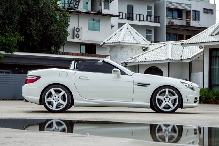 Mercedes-Benz SLK-Class 2014 SLK200 AMG Sedan เบนซิน ไม่ติดแก๊ส เกียร์อัตโนมัติ ขาว รูปที่ 4