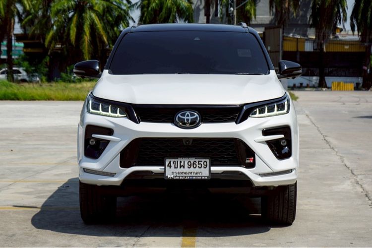 Toyota Fortuner 2023 2.8 V TRD Sportivo Black Top 4WD Utility-car ดีเซล ไม่ติดแก๊ส เกียร์อัตโนมัติ ขาว รูปที่ 2