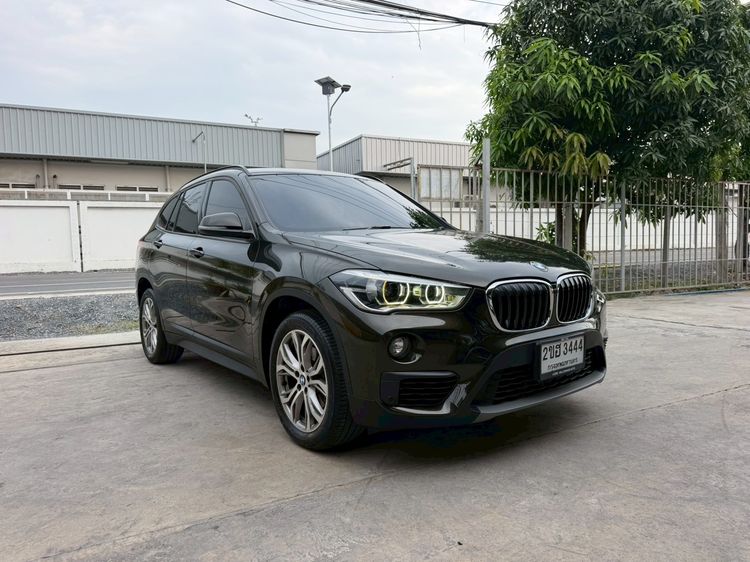 BMW X1 2018 1.5 sDrive18i Iconic Sedan เบนซิน ไม่ติดแก๊ส เกียร์อัตโนมัติ น้ำตาล รูปที่ 3