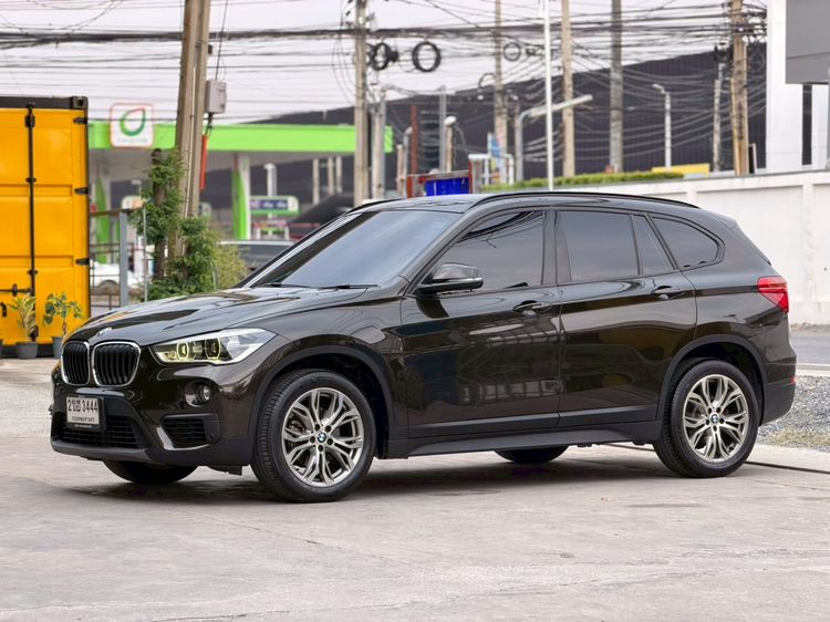 รถ BMW X1 1.5 sDrive18i Iconic สี น้ำตาล