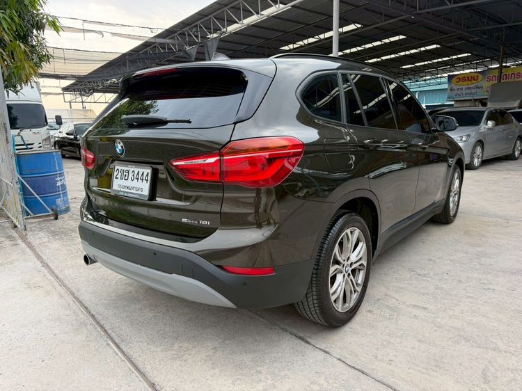 BMW X1 2018 1.5 sDrive18i Iconic Sedan เบนซิน ไม่ติดแก๊ส เกียร์อัตโนมัติ น้ำตาล รูปที่ 4