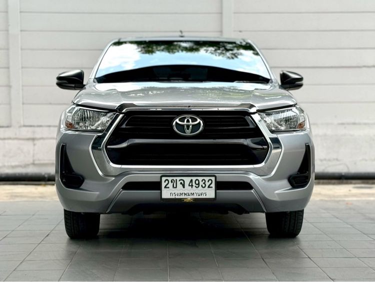 รถ Toyota Hilux Revo Double Cab 2.4 Mid Z Edition สี บรอนซ์เงิน