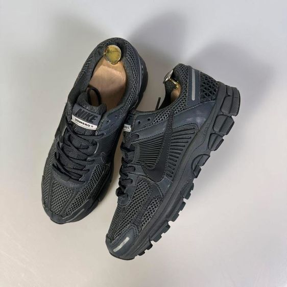 รองเท้า NIKE รุ่น VOMERO 5 แท้ 💯 เบอร์ US 7 cm 25 คนเท้า 24.5-25.5 cm ใส่ได้ครับ สภาพดีมาก พื้นเต็ม เบามาก ทรงสวย หายากน่าสะลมครับ รูปที่ 5