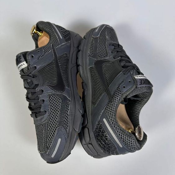 รองเท้า NIKE รุ่น VOMERO 5 แท้ 💯 เบอร์ US 7 cm 25 คนเท้า 24.5-25.5 cm ใส่ได้ครับ สภาพดีมาก พื้นเต็ม เบามาก ทรงสวย หายากน่าสะลมครับ รูปที่ 4