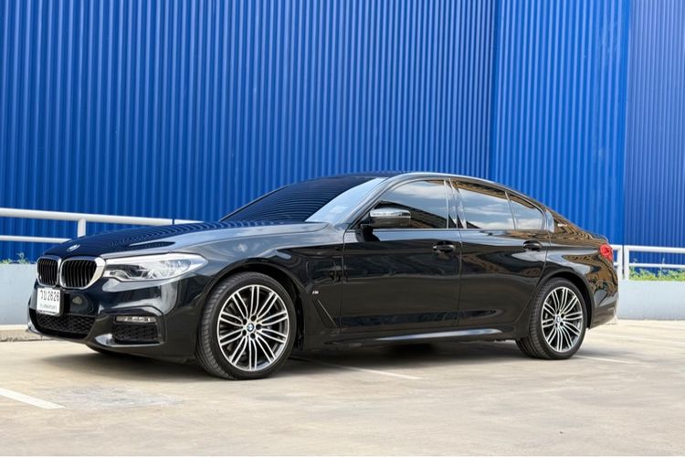 รถ BMW Series 5 530e สี ดำ