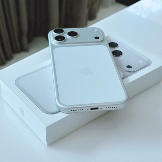 ไอโฟน iPhone 17 Pro Max ความจุ 256 GB สี Silver ขาวเครื่องใหม่มากๆ ไร้ตำหนิ ประกันเหลือยาว มือสอง ราคาถูก