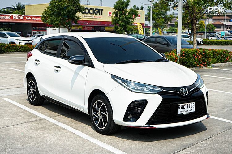 Toyota Yaris 2022 1.2 Sport Hatchback Sedan เบนซิน ไม่ติดแก๊ส เกียร์อัตโนมัติ ขาว รูปที่ 3