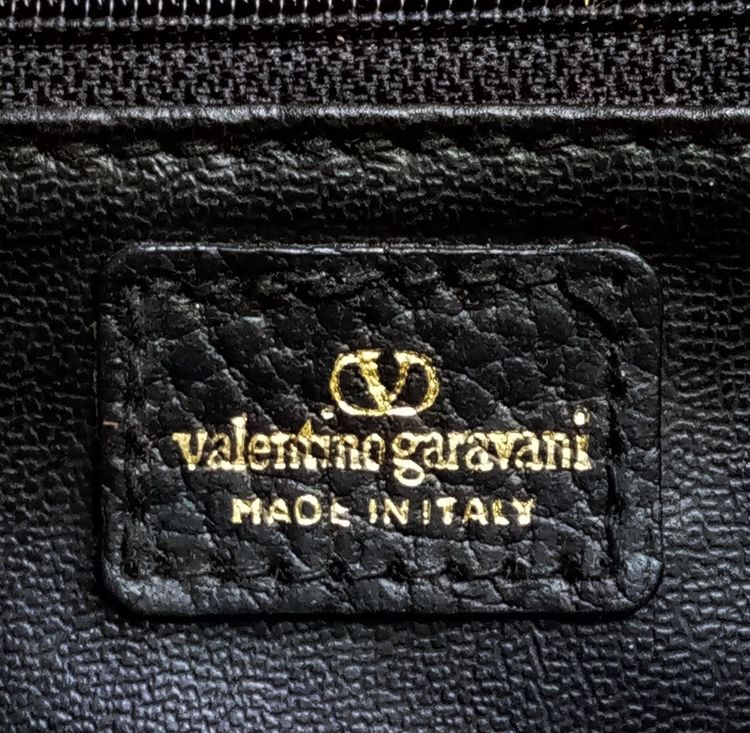 Valentino Garavani หนังแท้  รูปที่ 15