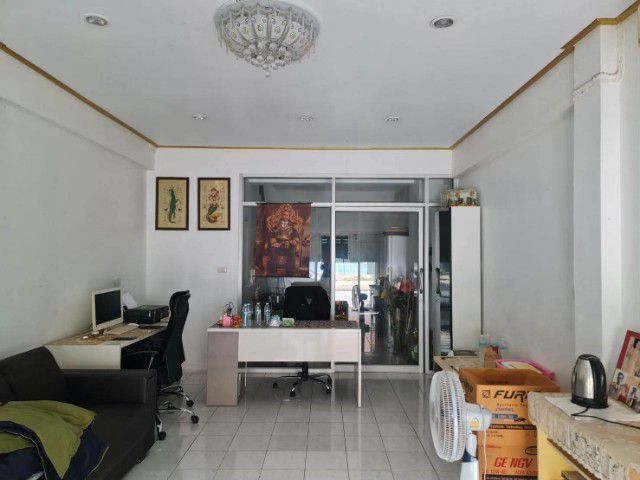 ไม่ใช่ อาคารพาณิชย์ 3.5ชั้น,ใกล้โลตัส,ใกล้แมคโค,
มี6ห้อง ห้องน้ำ3 (ฟรีค่าโอนค่ะ) รูปที่ 3