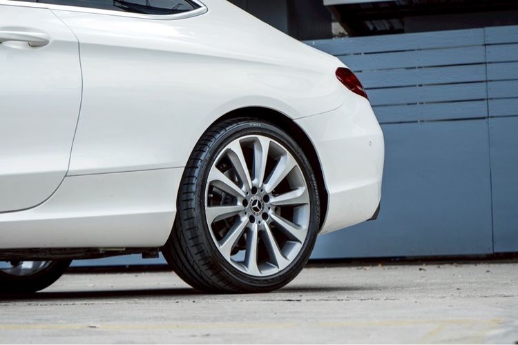 Mercedes-Benz C-Class 2018 C250 CGI Sedan เบนซิน ไม่ติดแก๊ส เกียร์อัตโนมัติ ขาว รูปที่ 4
