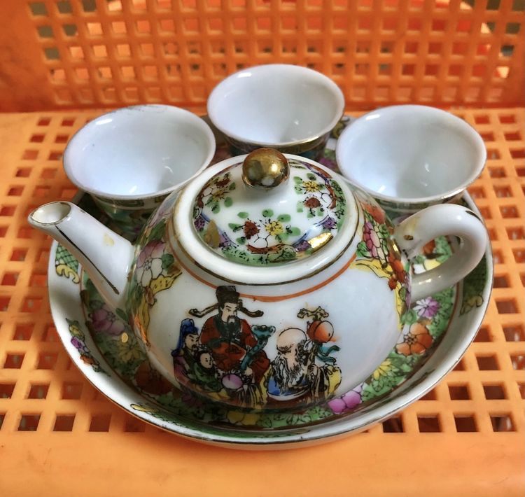 ชุดกาน้ำชา ลายฮกลกซิ่ว ซื้อมาจากประเทศฮ่องกง ของใหม่เก่าเก็บ สภาพดี ไม่มีแตกร้าว รูปที่ 2