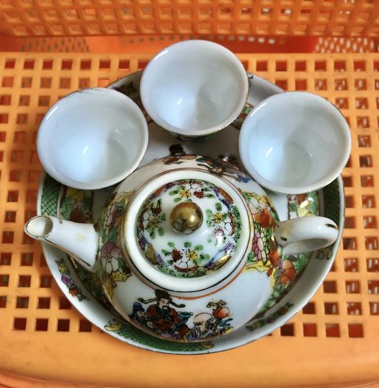 ชุดกาน้ำชา ลายฮกลกซิ่ว ซื้อมาจากประเทศฮ่องกง ของใหม่เก่าเก็บ สภาพดี ไม่มีแตกร้าว