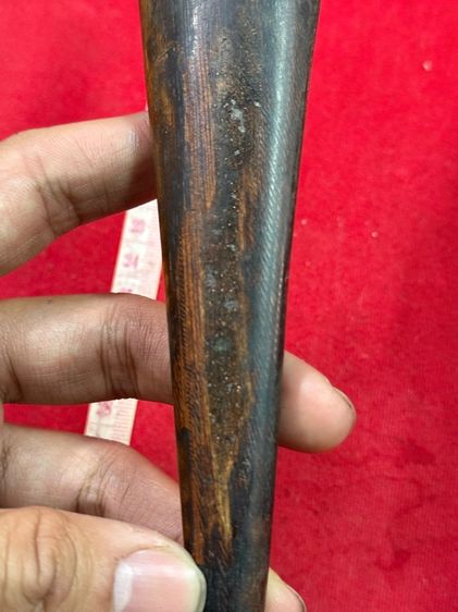 เหล็กจานหลวงปู่ทิมวัดละหารไร่ด้ามแกะลูกเหมือนหลวงปู่ทิมไม้สักทองเหล็กจานปลุกเสกแล้วผ่านการใช้งานจริง รูปที่ 7