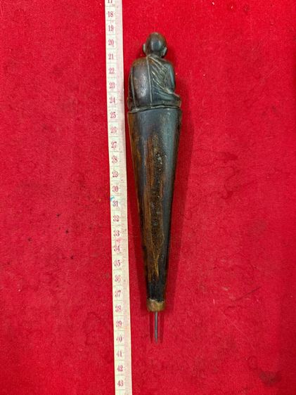 เหล็กจานหลวงปู่ทิมวัดละหารไร่ด้ามแกะลูกเหมือนหลวงปู่ทิมไม้สักทองเหล็กจานปลุกเสกแล้วผ่านการใช้งานจริง รูปที่ 2