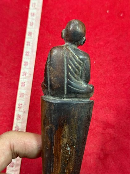 เหล็กจานหลวงปู่ทิมวัดละหารไร่ด้ามแกะลูกเหมือนหลวงปู่ทิมไม้สักทองเหล็กจานปลุกเสกแล้วผ่านการใช้งานจริง รูปที่ 6