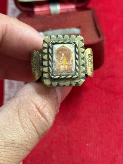 แหวนตลับสีผึ้งหลวงพ่อเดิมวัดหนองโพ สีผึ้งฝังสิงห์แกะฝังตะกรุดตลับเปิดปิดได้ลงยาพร้อมกล่องครบชุด รูปที่ 4
