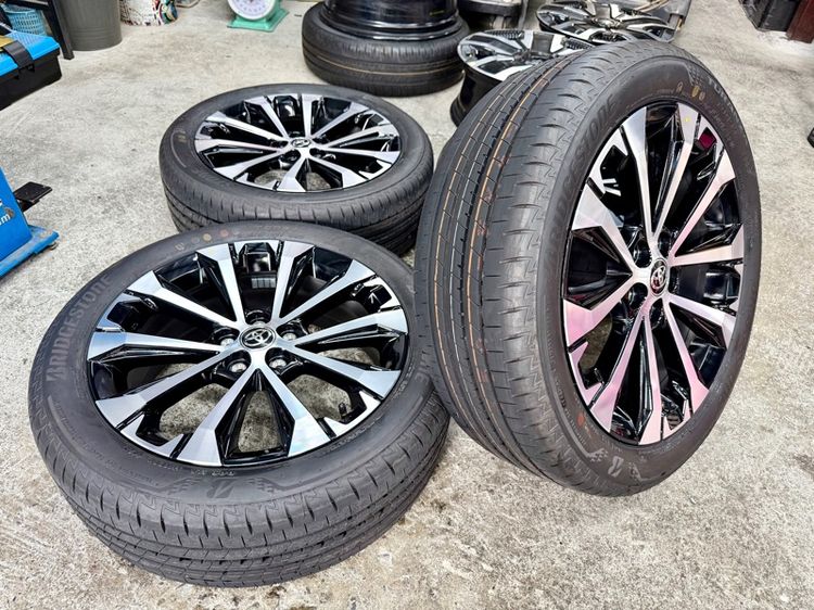 ล้อแม็ก TOYOTA VELOZ ขอบ 17” 5 รู 100 ถอดป้ายแดง ยาง BRIDGESTONE 205-50R17 ปี 25 สีเส้นหน้ายางยังอยู่ครบ รูปที่ 2