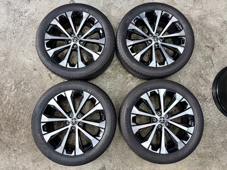 ล้อแม็ก TOYOTA VELOZ ขอบ 17” 5 รู 100 ถอดป้ายแดง ยาง BRIDGESTONE 205-50R17 ปี 25 สีเส้นหน้ายางยังอยู่ครบ รูปที่ 4