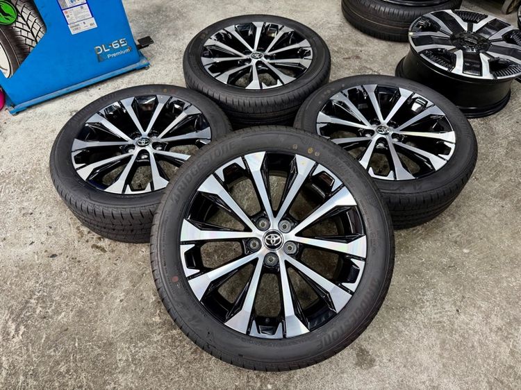 ล้อแม็ก TOYOTA VELOZ ขอบ 17” 5 รู 100 ถอดป้ายแดง ยาง BRIDGESTONE 205-50R17 ปี 25 สีเส้นหน้ายางยังอยู่ครบ รูปที่ 3