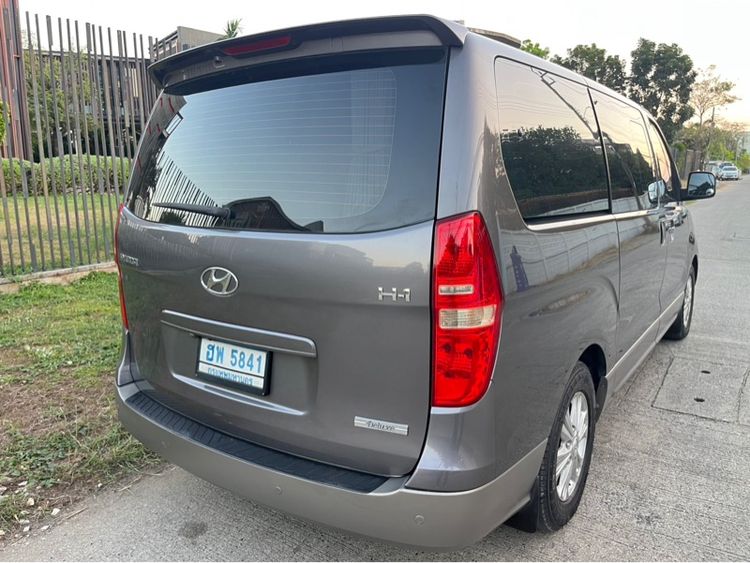 Hyundai H-1  2012 2.5 Deluxe Van ดีเซล ไม่ติดแก๊ส เกียร์อัตโนมัติ เทา รูปที่ 3