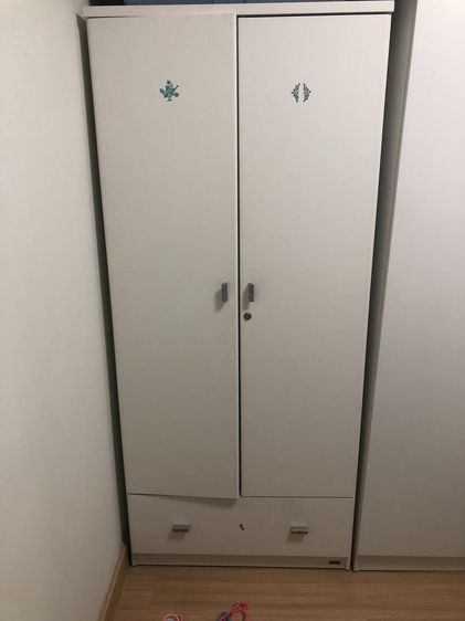 ไม้ ตู้เสื้อผ้า มือสอง