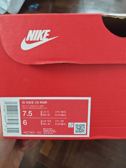 รองเท้าผ้าใบผู้หญิง NIKE V5 RNR รูปที่ 5