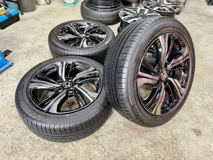 ล้อแม็ก HONDA CIVIC RS ขอบ 17” สีเดิมโรงงานรมดำ ยาง KINTO 215-50R17 ปี 24 ใช้งานน้อยตุ่มยังเห็นจางๆ รูปที่ 2