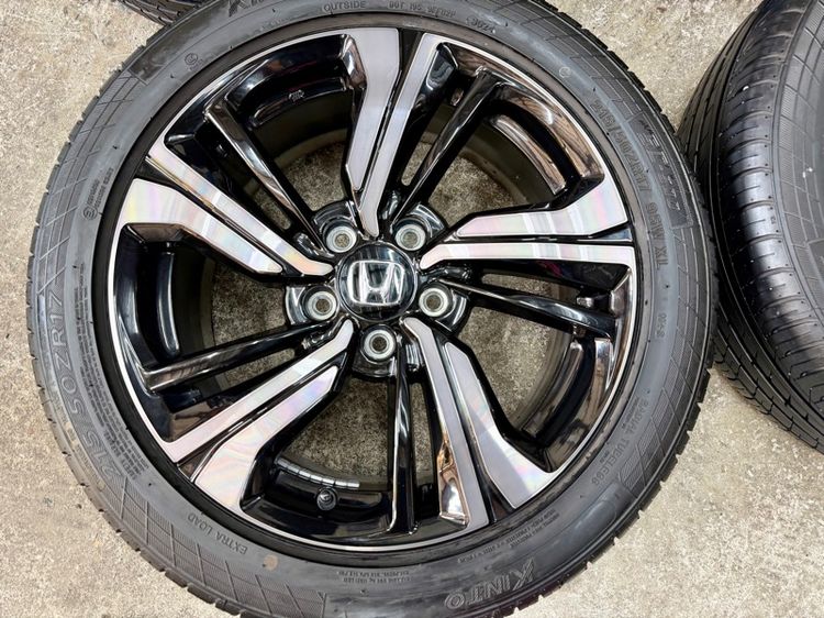 ล้อแม็ก HONDA CIVIC RS ขอบ 17” สีเดิมโรงงานรมดำ ยาง KINTO 215-50R17 ปี 24 ใช้งานน้อยตุ่มยังเห็นจางๆ รูปที่ 5