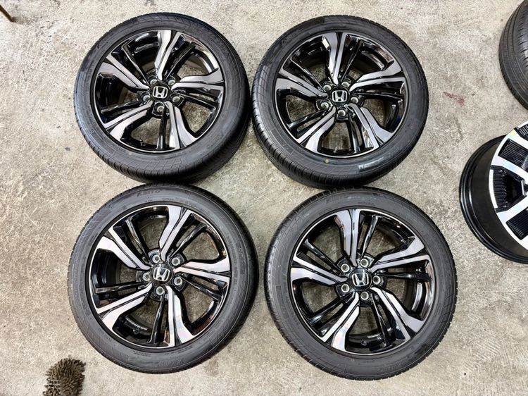 ล้อแม็ก HONDA CIVIC RS ขอบ 17” สีเดิมโรงงานรมดำ ยาง KINTO 215-50R17 ปี 24 ใช้งานน้อยตุ่มยังเห็นจางๆ รูปที่ 4