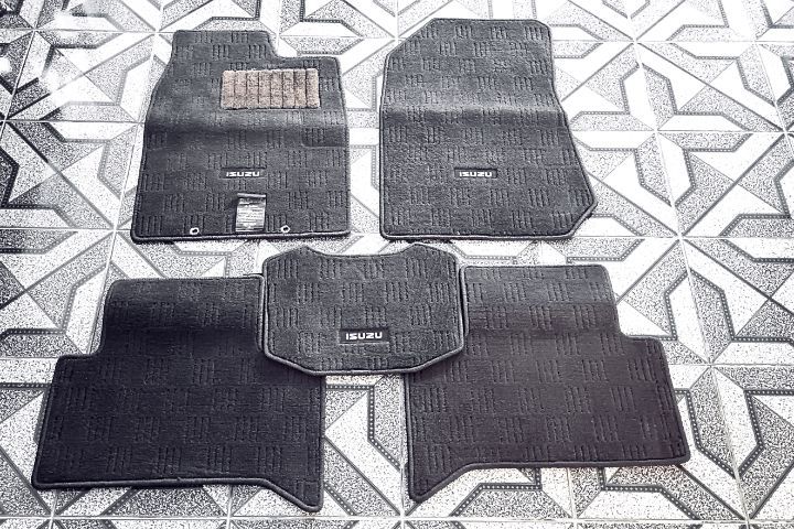 พรมปูพื้นรถยนต์ พรมปูพื้น รถ isuzu D max4ประตู