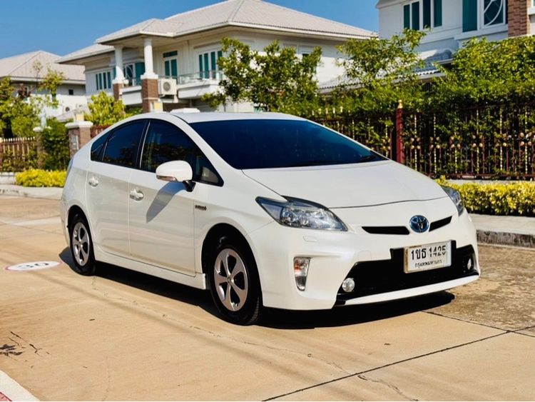 Toyota Prius 2013 1.8 Hybrid Top Grade Sedan ไฮบริด ไม่ติดแก๊ส เกียร์อัตโนมัติ ขาว รูปที่ 3