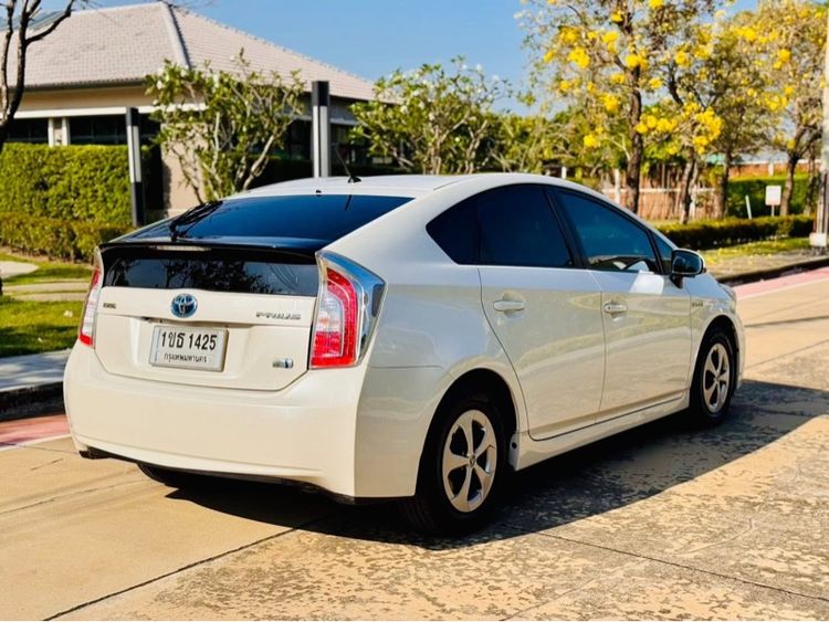 Toyota Prius 2013 1.8 Hybrid Top Grade Sedan ไฮบริด ไม่ติดแก๊ส เกียร์อัตโนมัติ ขาว รูปที่ 4