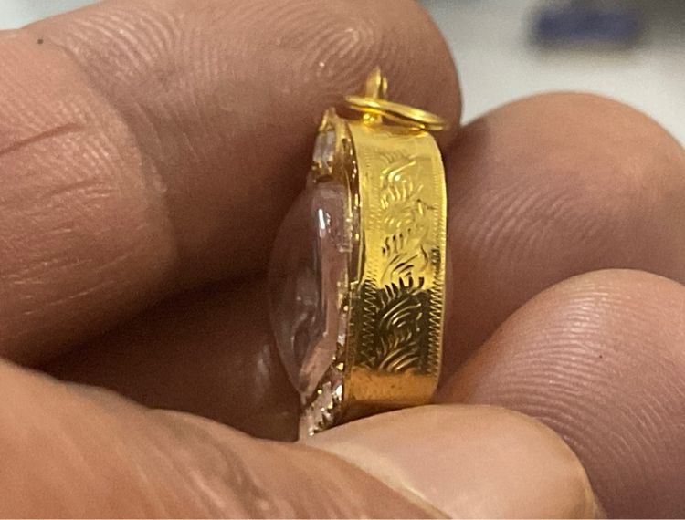 หมูทองจ๋วหลวงพ่อเปิ่น 2541 เลี่ยมทองแท้ รูปที่ 4