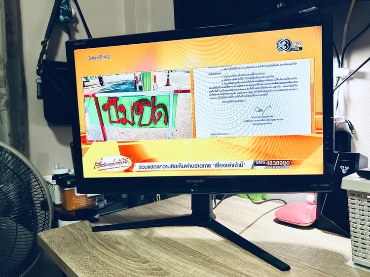 TV Sharp Aquos 24 นิ้ว สภาพสวย พร้อมขาตั้งปรับระดับได้ แบบจอคอม พร้อมรีโมท