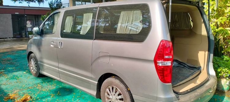 Hyundai H-1  2018 2.5 Deluxe Van ดีเซล ไม่ติดแก๊ส เกียร์อัตโนมัติ เทา รูปที่ 2