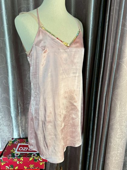 เดรสสายเดี่ยวคอวีสีชมพูผ้าซาติน One Size รูปที่ 15