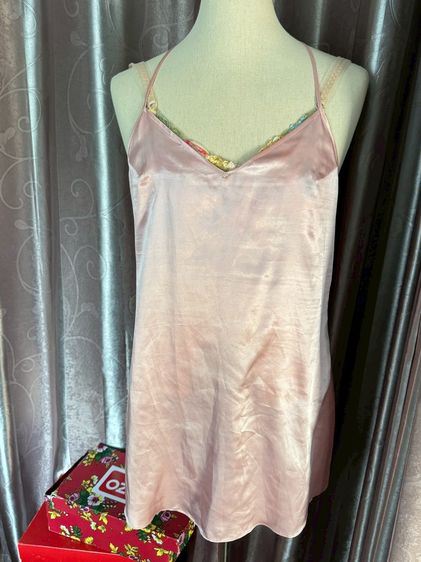 เดรสสายเดี่ยวคอวีสีชมพูผ้าซาติน One Size รูปที่ 2